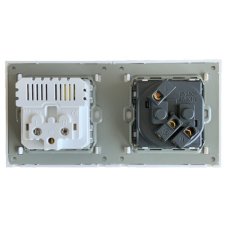 Dvě zásuvky s dvěma USB vstupy