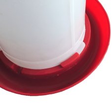 Napáječka pro křepelky a drůbež bílá 11L